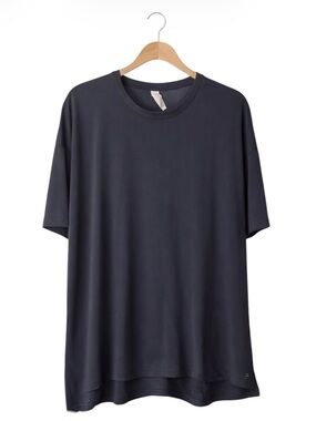 5/$25 NWOT FWD Activewear Navy T-Shirt Sie 2XL